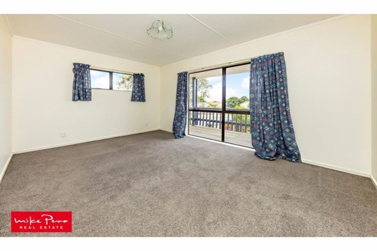 Photo of property in 20 Dungarvon Place, Clendon Park, Auckland, 2103