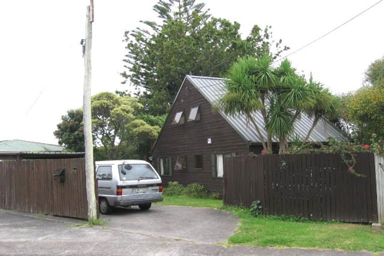 Photo of property in 18 Utting Street, Birkdale, Auckland, 0626