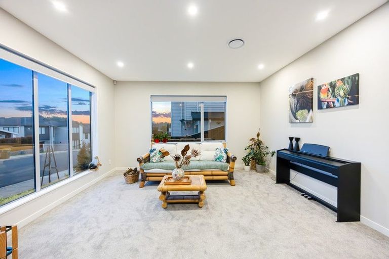 Photo of property in 138 Godfrey Drive, Orewa, 0931