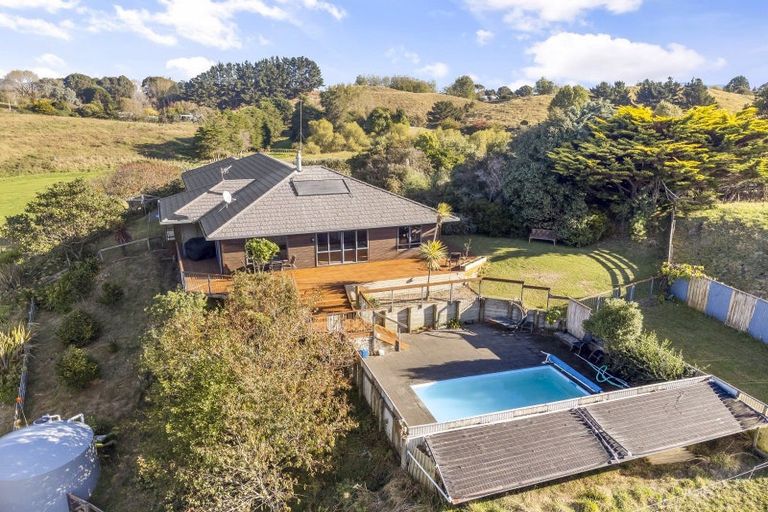 Photo of property in 84 Derham Road, Te Horo, Otaki, 5581