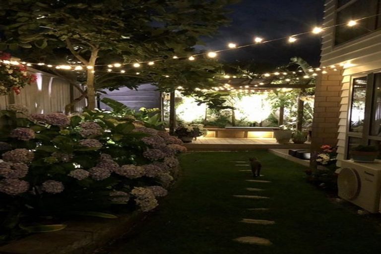 Photo of property in 1b Rae Road, Campbells Bay, Auckland, 0620