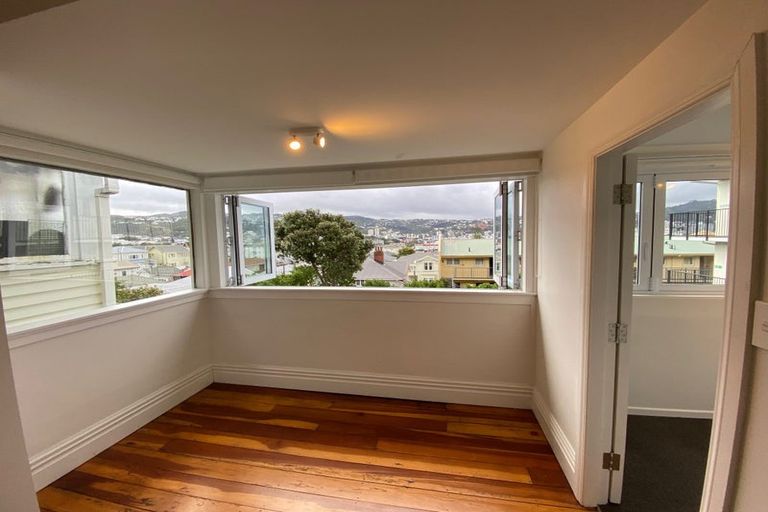 Photo of property in 20 Scarborough Terrace, Mount Victoria, Wellington, 6011