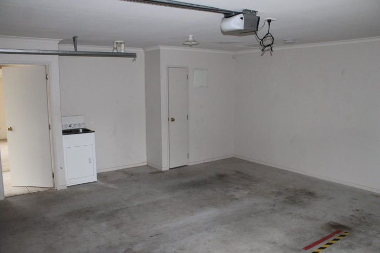 Photo of property in 14 Fitchburg Place, Mangere, Auckland, 2022