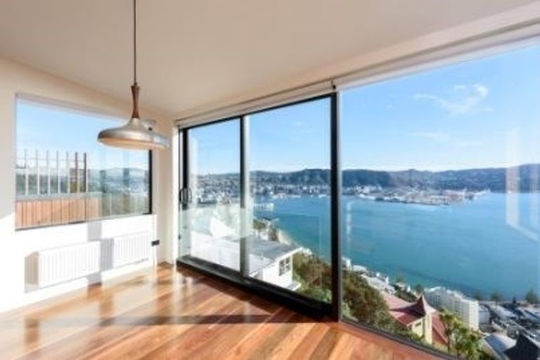 Photo of property in 1b Robieson Lane, Roseneath, Wellington, 6011