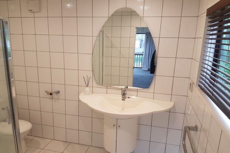 Photo of property in 3 Oak Avenue, Paremata, Porirua, 5024