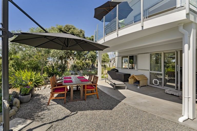 Photo of property in 155 Field Way, Waikanae Beach, Waikanae, 5036
