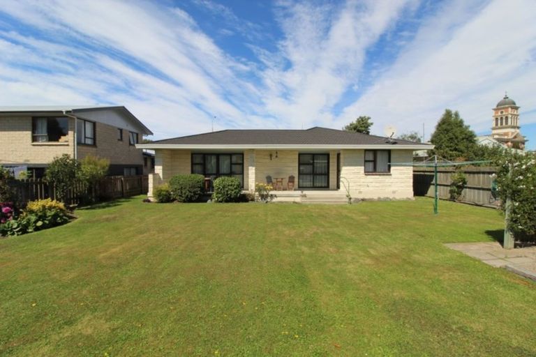 Photo of property in 10 Timaru Road, Waimate, 7924