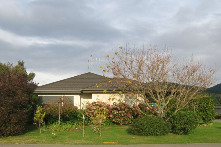 Photo of property in 104 Makarini Street, Paraparaumu, 5032