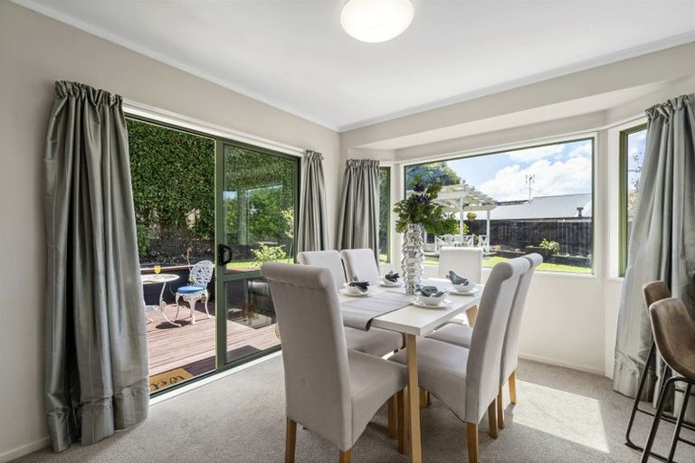 Photo of property in 2/883 East Coast Road, Northcross, Auckland, 0632