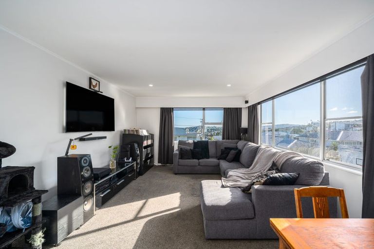 Photo of property in 97 Glanmire Road, Newlands, Wellington, 6037