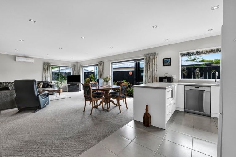 Photo of property in 1/276 Mangorei Road, Merrilands, New Plymouth, 4312