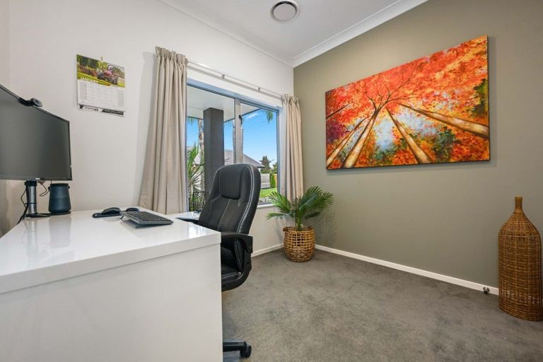 Photo of property in 94 Rototuna Road, Rototuna, Hamilton, 3210