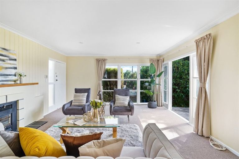 Photo of property in 1/33 Exmouth Road, Northcote, Auckland, 0627