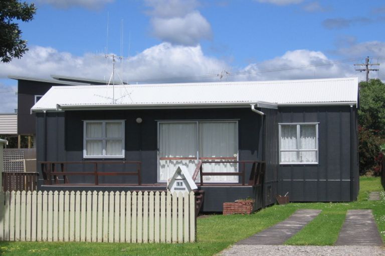 Photo of property in 11 Hinemoa Road, Waihi Beach, 3611