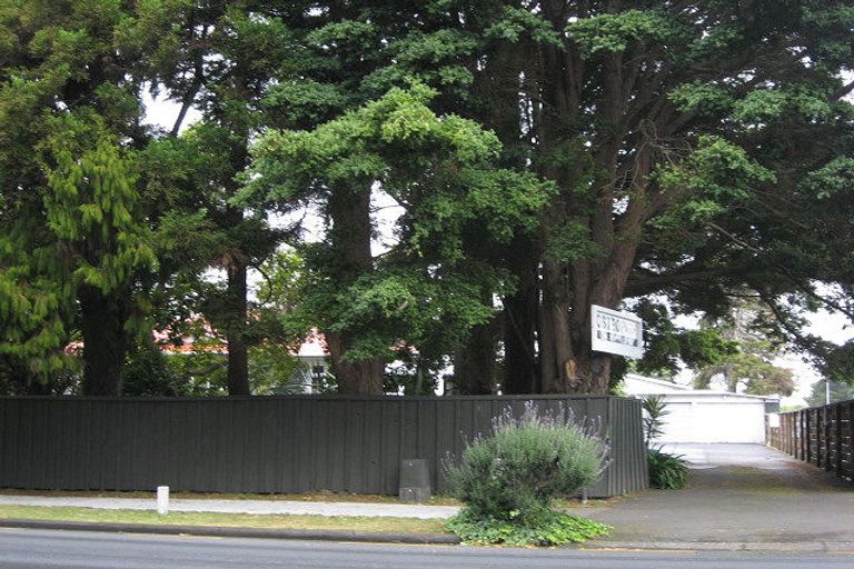 Photo of property in 433 Great South Road, Opaheke, Papakura, 2113