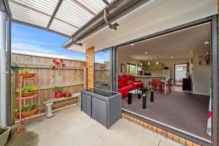 Photo of property in 2/241 Omata Road, Spotswood, New Plymouth, 4310