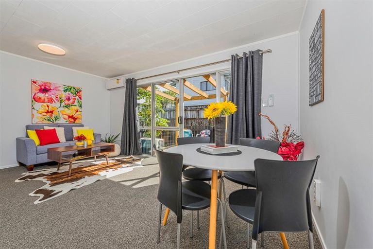 Photo of property in 1/26 Kemp Road, Massey, Auckland, 0614