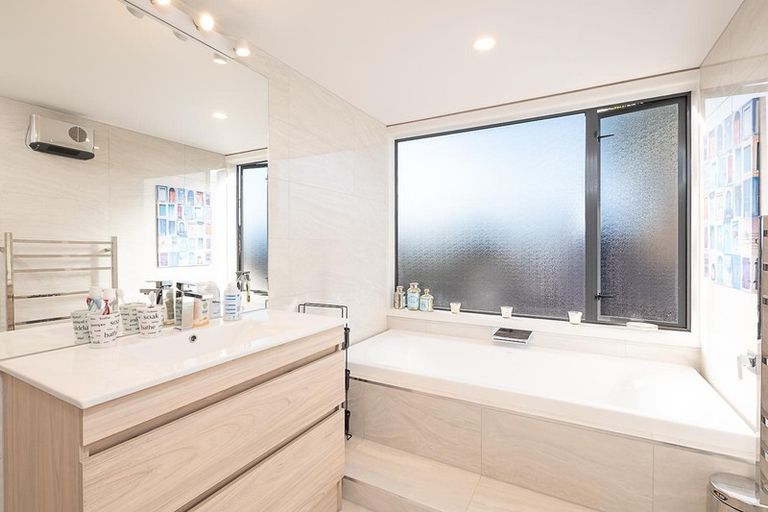 Photo of property in 24 Witbrock Crescent, Burnside, Christchurch, 8053