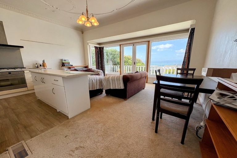 Photo of property in 2 Springfield Terrace, Kelburn, Wellington, 6012