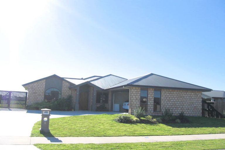 Photo of property in 6 Westminster Place, Rototuna North, Hamilton, 3210