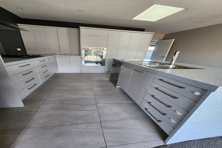 Photo of property in 26 Foresters Crescent, Parklands, Christchurch, 8083