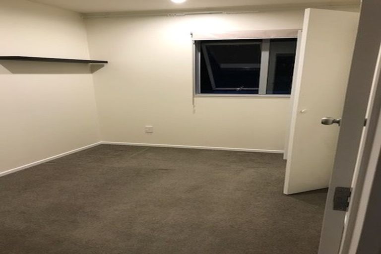 Photo of property in 8 Nor'east Drive, Northcross, Auckland, 0632
