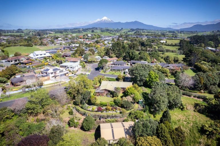 Photo of property in 2 Byron Place, Whalers Gate, New Plymouth, 4310