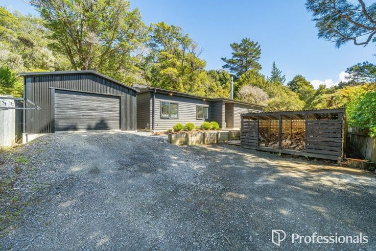 Photo of property in 10 Aratika Grove, Stokes Valley, Lower Hutt, 5019