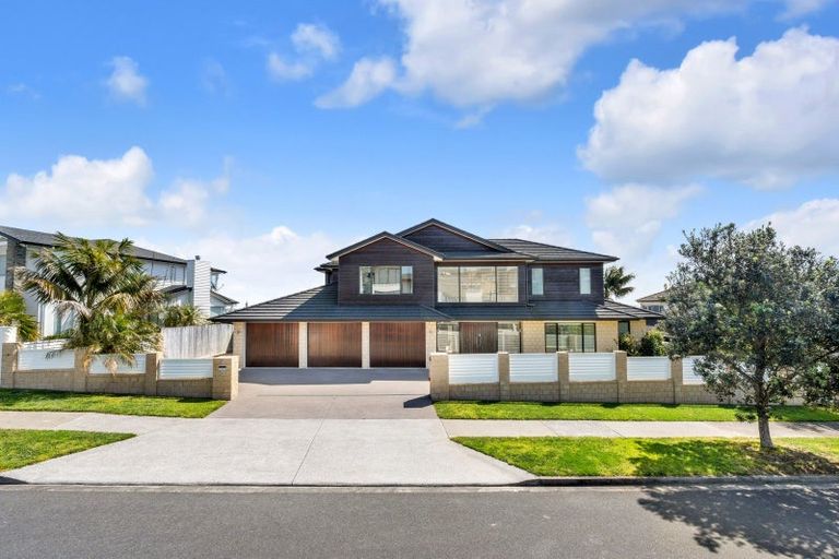 Photo of property in 39 Armstrong Farm Drive, East Tamaki Heights, Auckland, 2016