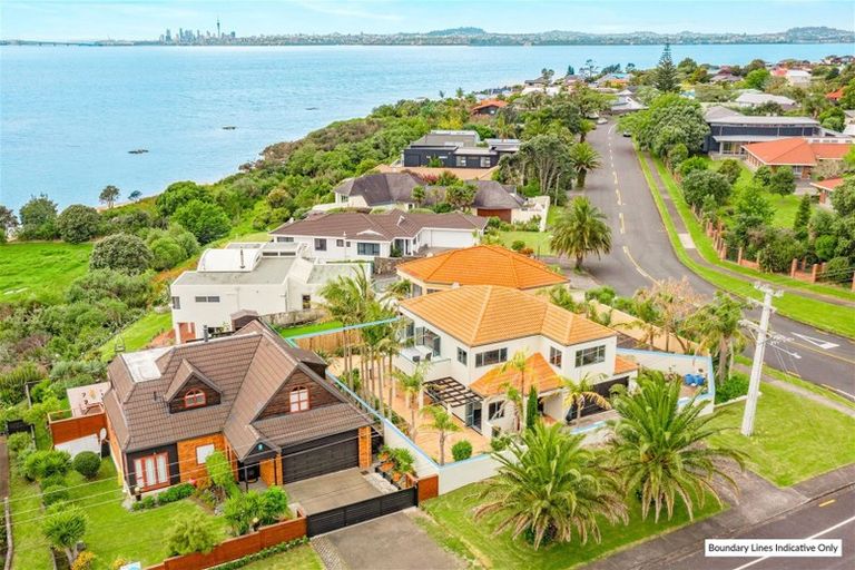 Photo of property in 122 Beach Road, Te Atatu Peninsula, Auckland, 0610