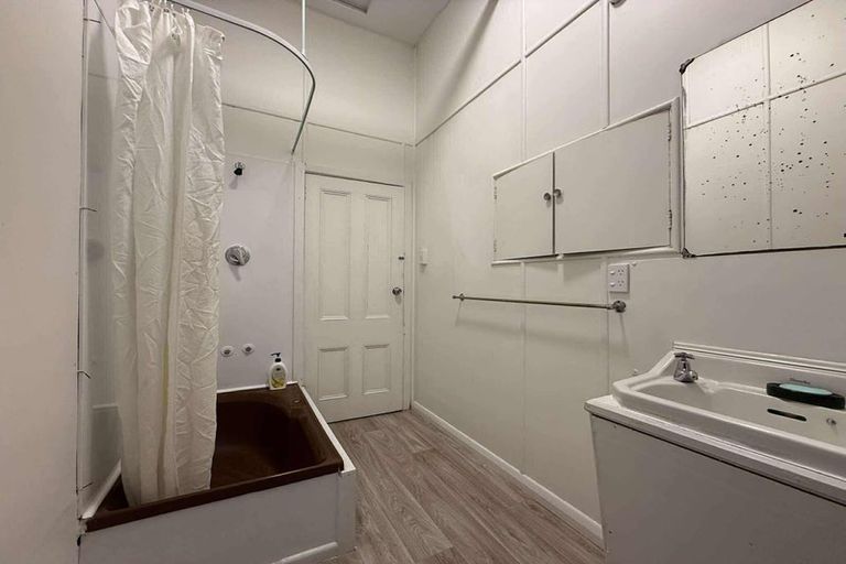 Photo of property in 22 Lawrence Street, Newtown, Wellington, 6021