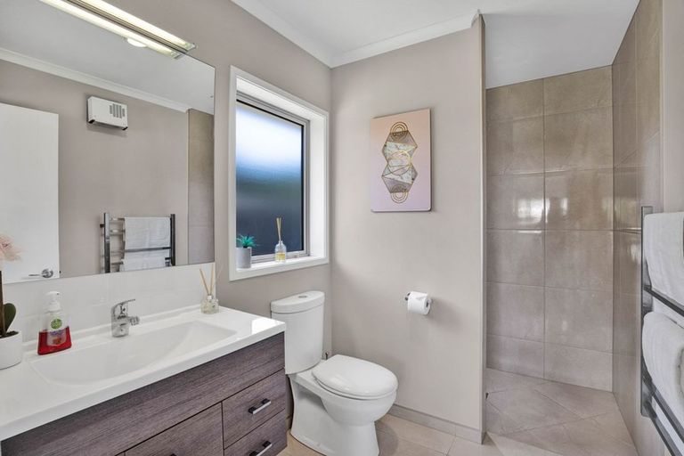 Photo of property in 13 Cooke Farm Grove, Waiwhakaiho, New Plymouth, 4312