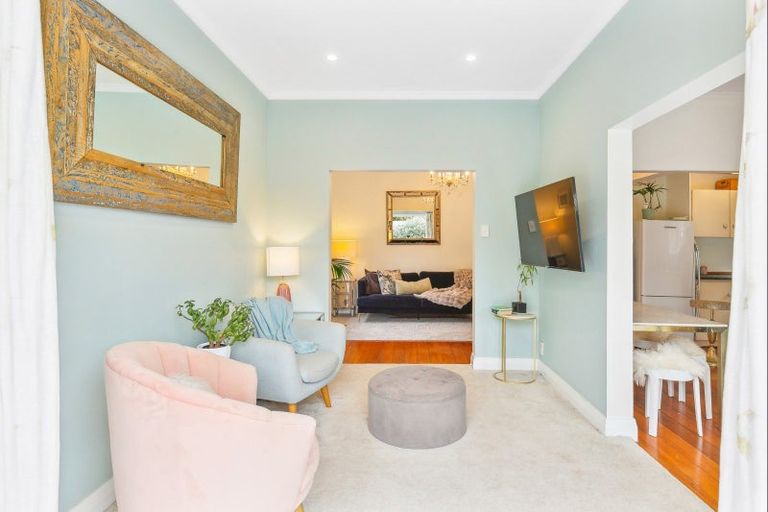 Photo of property in 159 Queens Drive, Lyall Bay, Wellington, 6022