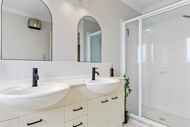 Photo of property in 8 Milkers Gate, Parklands, Christchurch, 8083