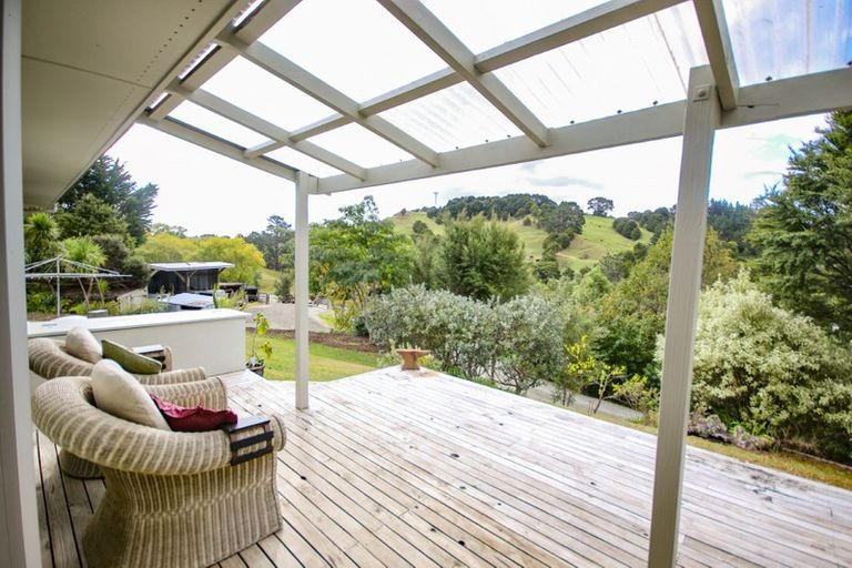 Photo of property in 4 Paparoa Station Road, Paparoa, 0571