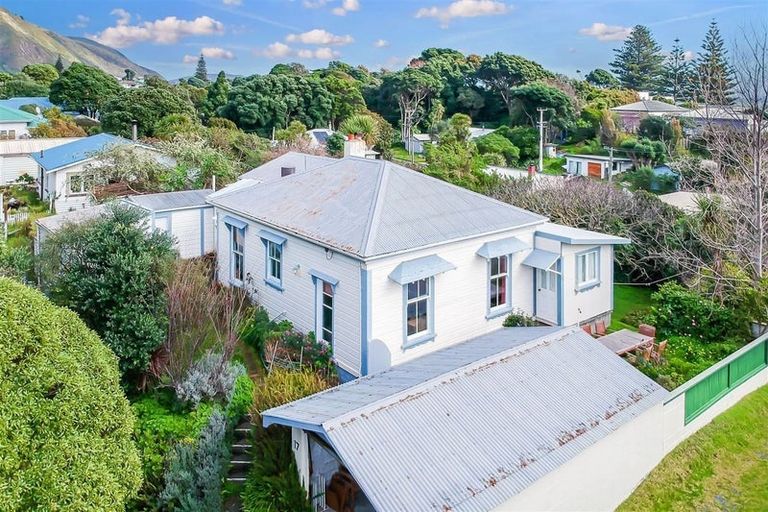 Photo of property in 17 Beach Road, Paekakariki, 5034