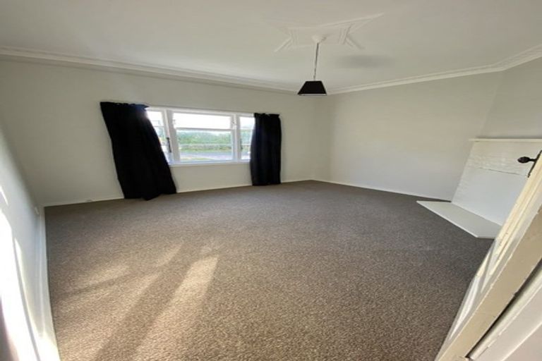 Photo of property in 20 Ludlam Crescent, Woburn, Lower Hutt, 5010