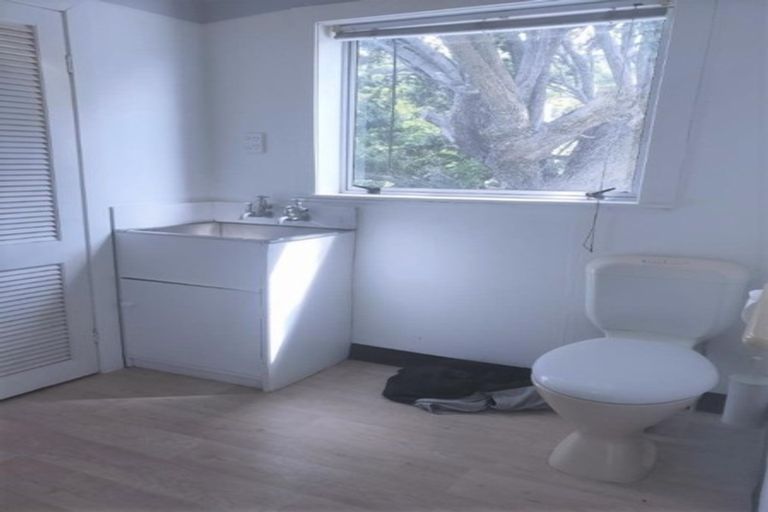 Photo of property in 82 Onepu Road, Kilbirnie, Wellington, 6022