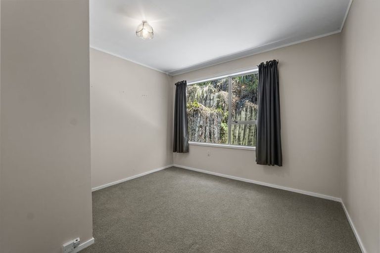 Photo of property in 19 Shaldon Crescent, Blagdon, New Plymouth, 4310