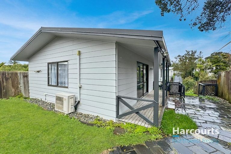 Photo of property in 1/729 Swanson Road, Swanson, Auckland, 0612