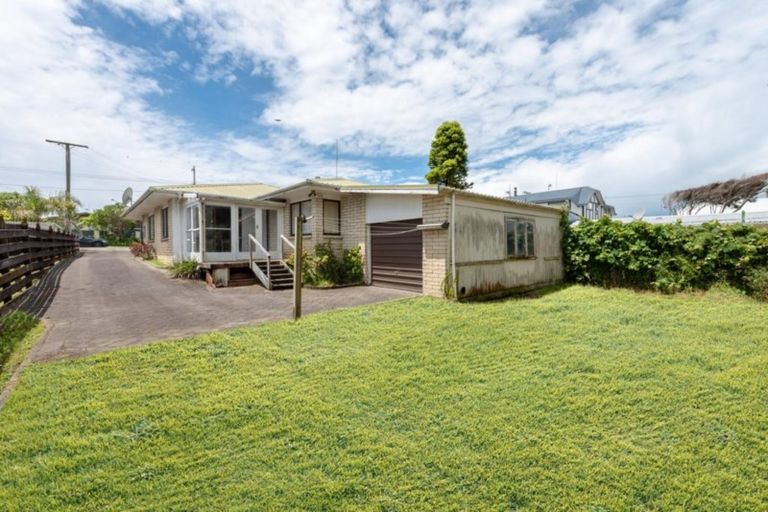 Photo of property in 66 Karewa Parade, Papamoa Beach, Papamoa, 3118