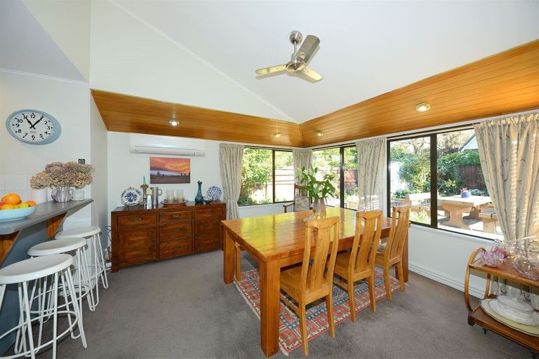 Photo of property in 27 Glenharrow Avenue, Avonhead, Christchurch, 8042