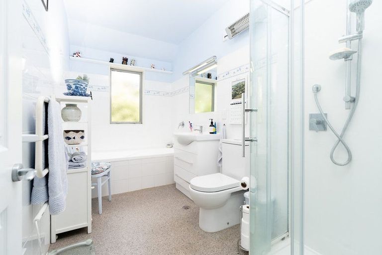 Photo of property in 10 Futuna Close, Karori, Wellington, 6012