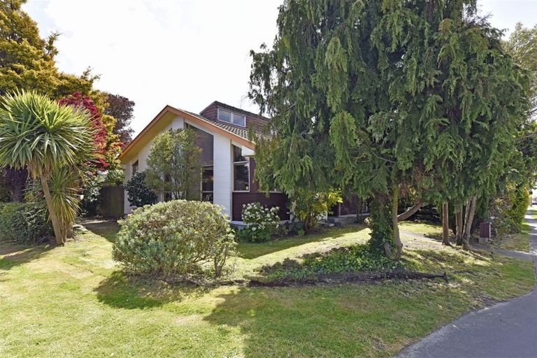 Photo of property in 1/25 Avonhead Road, Avonhead, Christchurch, 8042