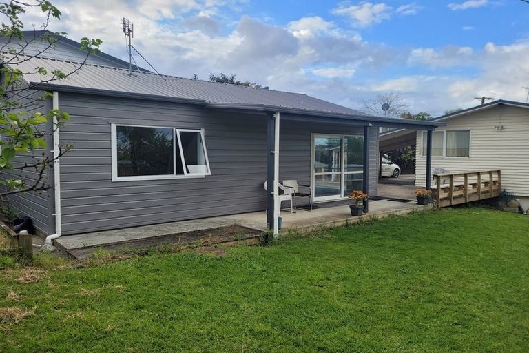 Photo of property in 5 Rickards Place, New Lynn, Auckland, 0600