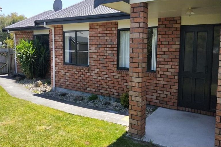 Photo of property in 17 Charles Cross Street, Longburn, Palmerston North, 4412