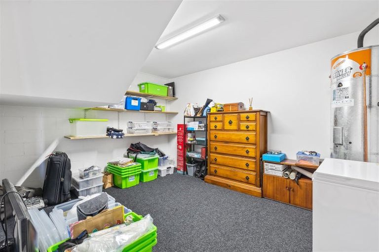 Photo of property in 18 Maffeys Road, Mount Pleasant, Christchurch, 8081