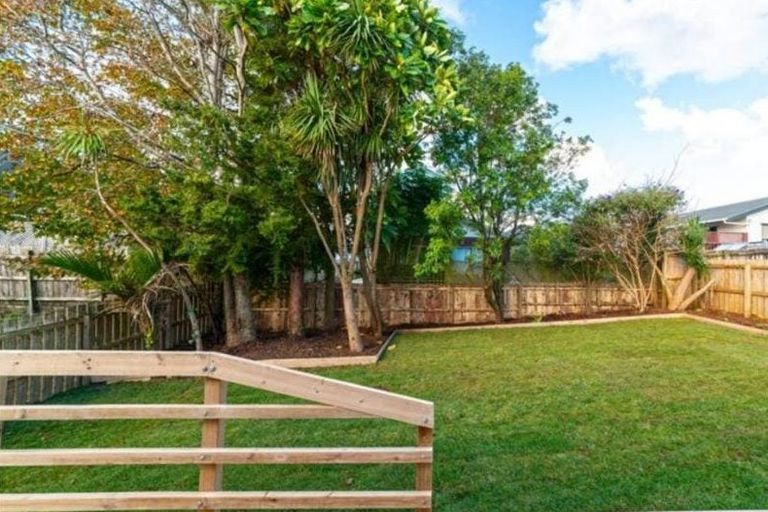 Photo of property in 22a Kamara Road, Glen Eden, Auckland, 0602