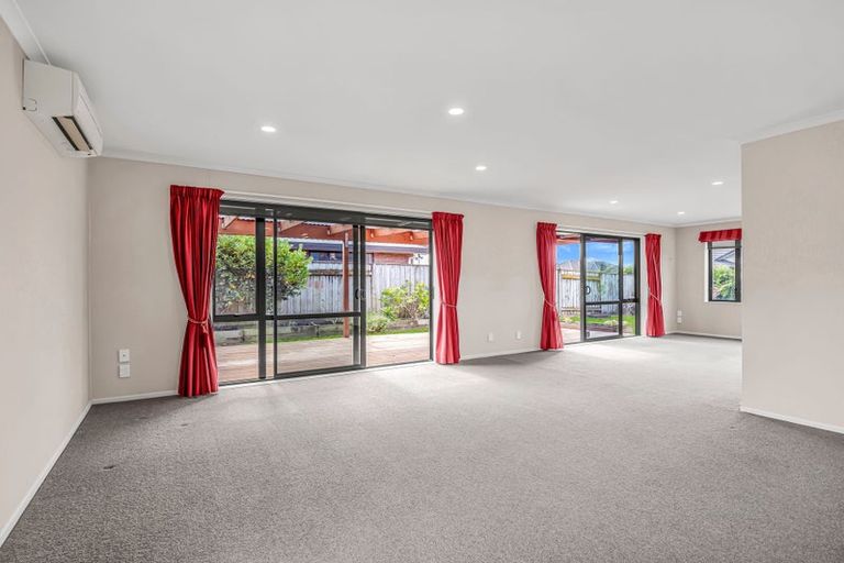 Photo of property in 1 Nevada Way, Kelvin Grove, Palmerston North, 4414