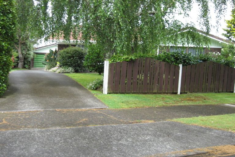 Photo of property in 6 Lionel Sharp Place, Pukekohe, 2120